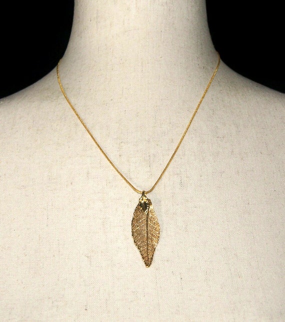 Vintage Gilded Real Leaf Pendant on 18 Inch Gold … - image 2