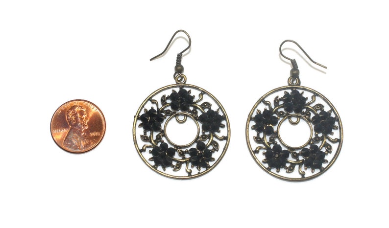 Vintage Gold Tone and Black Stones Round Floral Design Dangle Earrings with Hook Backs for Pierced Ears.