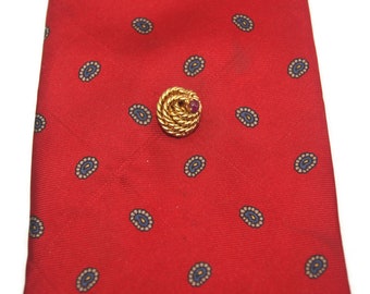 Vintage Gold Tone Coiled Knot and Round Garnet Tie Tack with Chain.