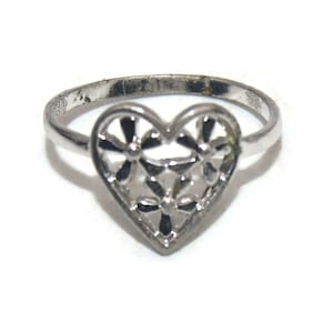 Vintage Avon Silver Tone Size 6 Heart Ring. Avon Hallmark.