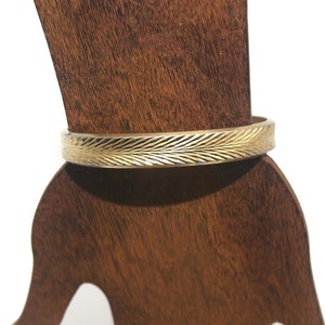 Vintage Textured Gold Tone 8 Inch Bangle Bracelet.