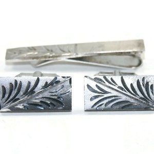 Vintage Wells Sterling Silver Etched Floral Design Cuff Links and Tie Clip. Wells Sterling Hallmark.