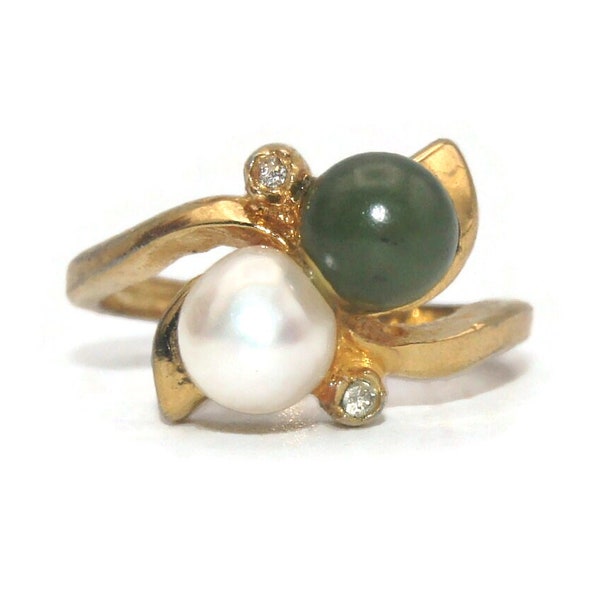 Vintage Gold Tone, Green Jade and Real Pearl Size 5 1/2 Ring.