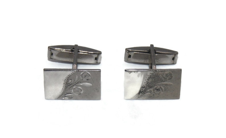 Vintage Sterling Silber Gravur Floral Design Rechteckige Manschettenknüpfe. Geschildert aus Sterling. Bild 1
