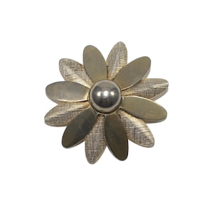 Vintage Sarah Coventry Gold and Silver Tone Flower Brooch. Sarah Cov Hallmark.