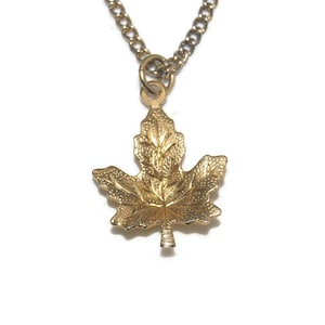 Vintage Gold Tone Maple Leaf Pendant on 18 Inch Chain with Spring Ring Clasp. Marked Taiwan.