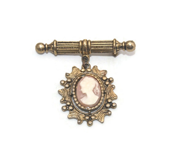 Vintage Gold Tone and Resin Cameo Dangle Brooch. - image 1