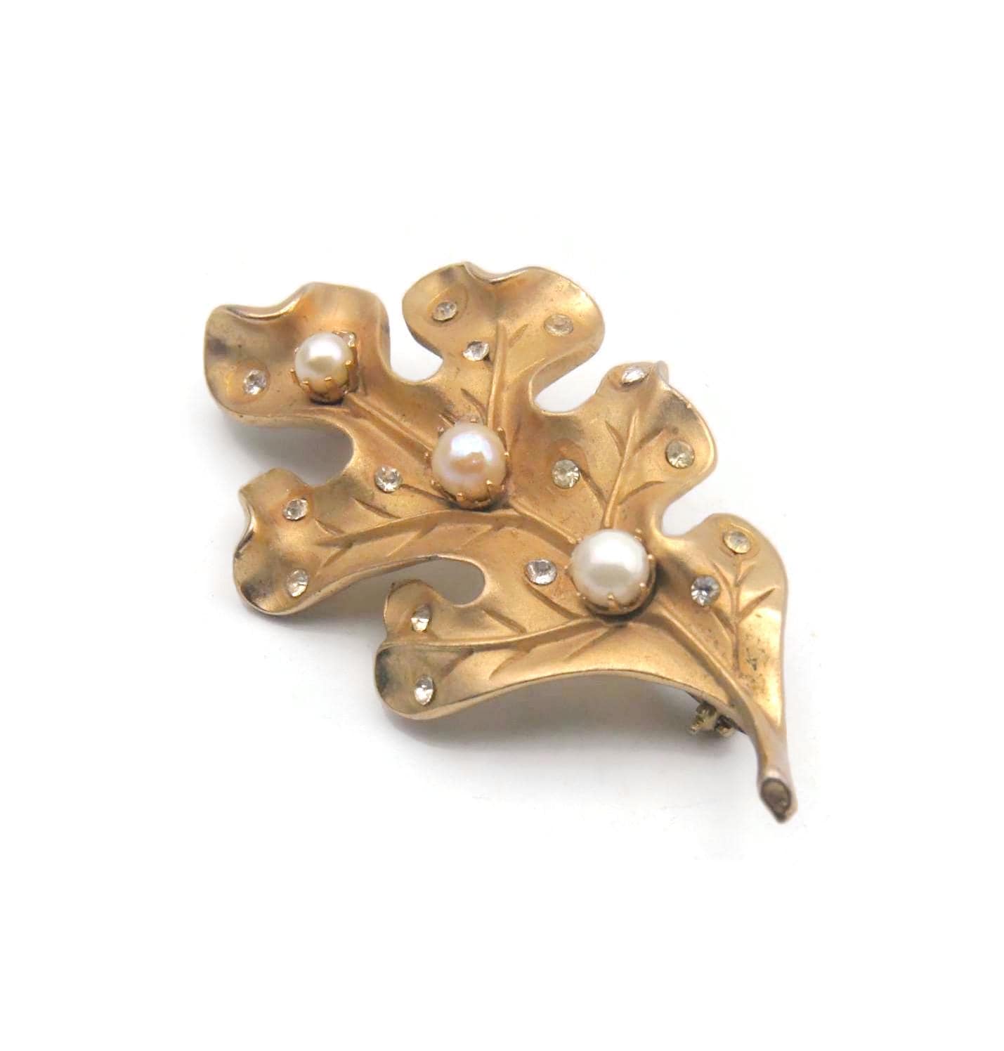 Broche Vintage Dorée – Feuille Entrelacée Ornée De Strass
