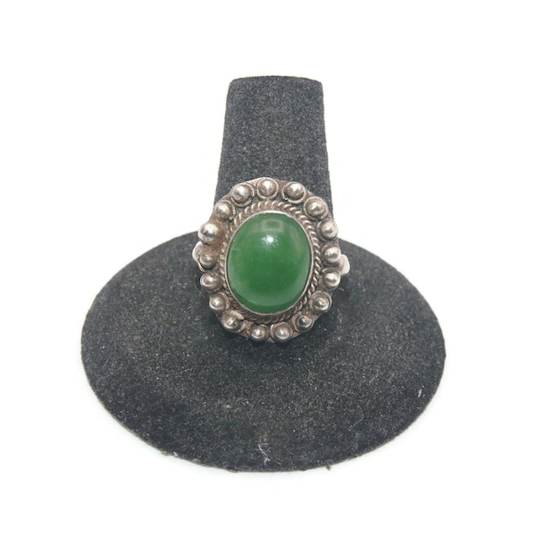 bague vintage en argent sterling et cabochon de jade vert ovale taille 8 1/2.