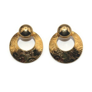 This item is a pair of vintage  Avon Gold Tone 2 Piece Dangle Earrings with Post Backs for Pierced Ears. Avon Doorbell Hallmark.