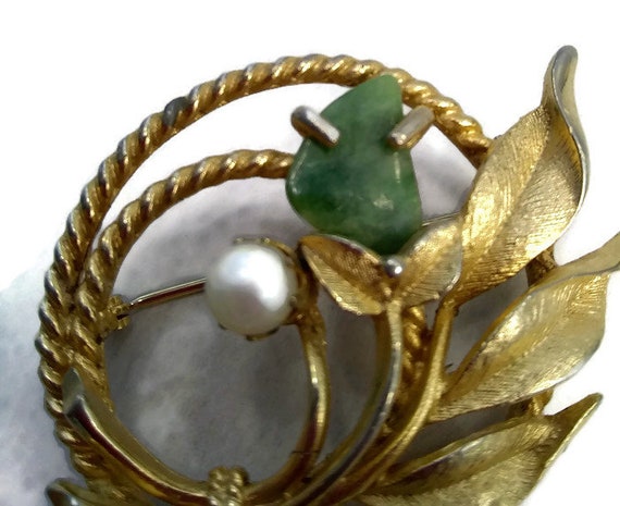 Vintage Wreath Brooch. Gold Tone with Pearls and … - image 2
