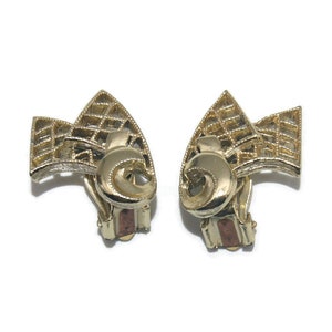 Vintage Gold Tone Clip on Earrings.