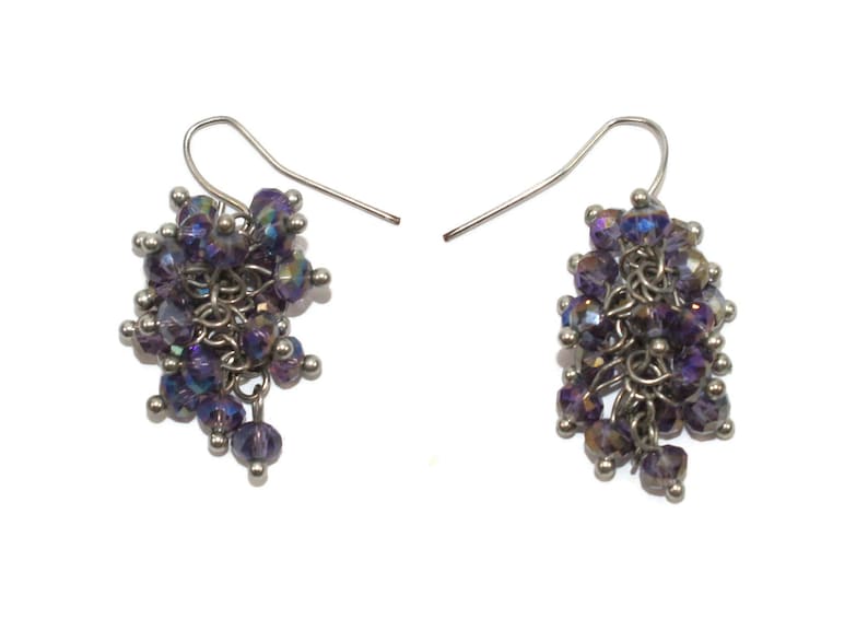 Vintage Purple Glass Faceted Graduated Bead 20 Inch Necklace with Magnetic Clasp and Matching Dangle Earrings with Hook Backs.