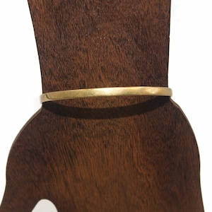 Brazalete tipo esclava de 7 pulgadas en tono dorado vintage.