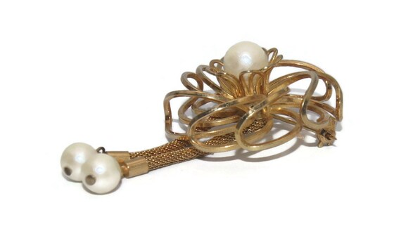 Vintage Gold Tone and Faux Pearls Spiral Brooch. - image 2