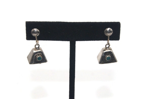 Eye Catching Vintage Native American Navajo Malachite Sterling Silver Bracelet Eye Catching Vintage Native American Navajo Malachite Sterling Silver Bracelet