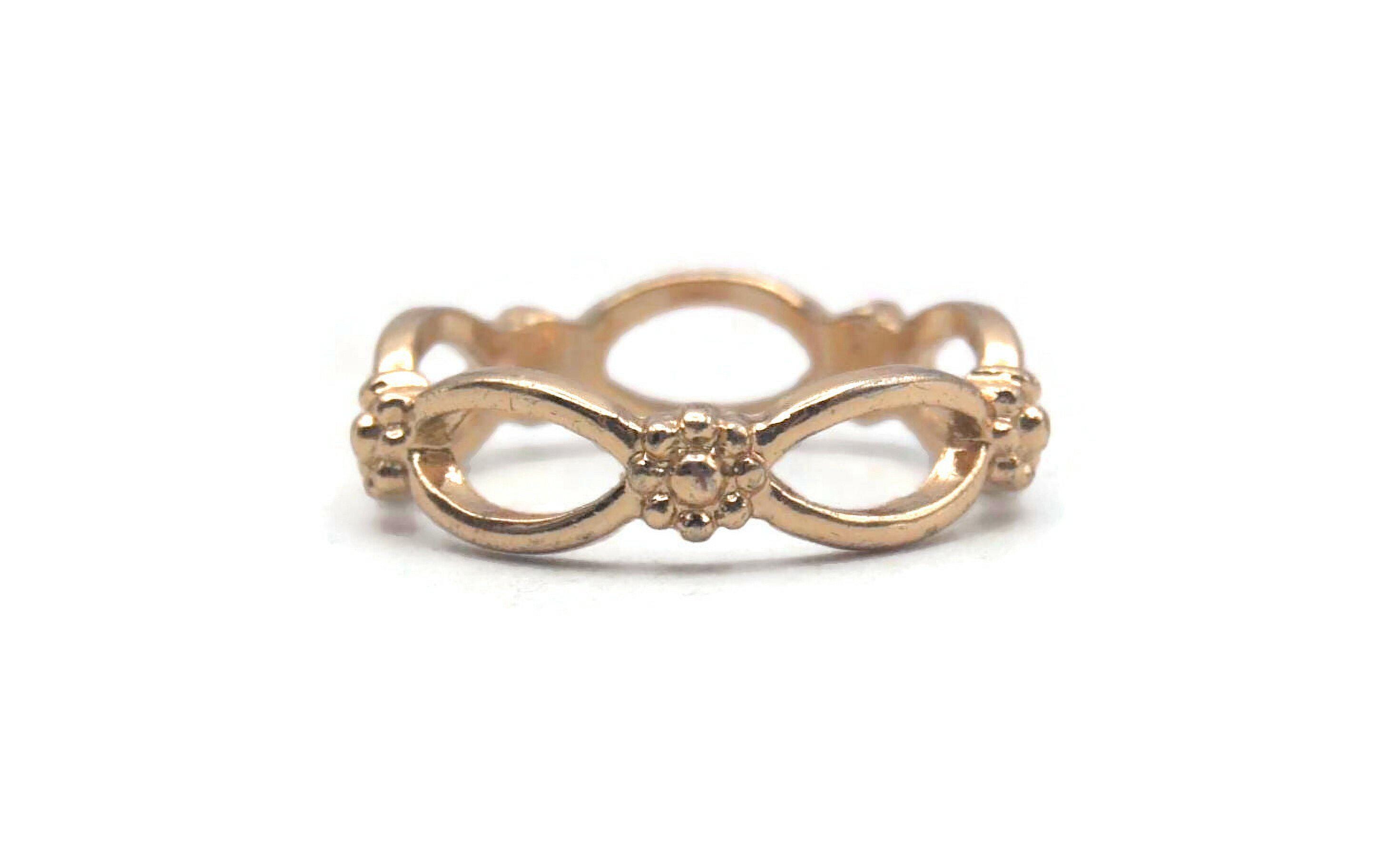 Anillo estilo bohemio, vintage, dorado, con diseño floral calado, talla 7 de EE. UU. Ideal para uso diario, negocios o como regalo.