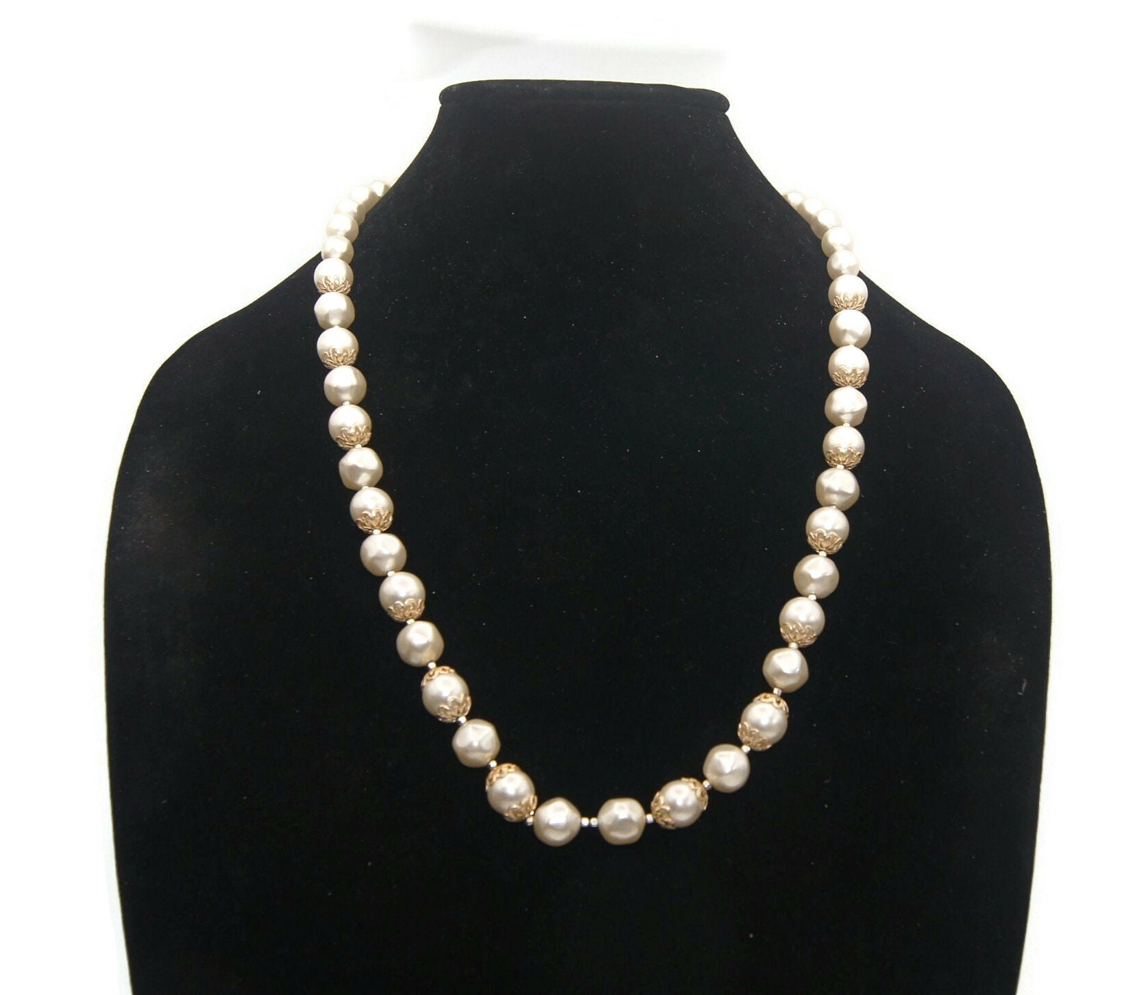 Collier Fausses Perles De Culture – Fermoir Métal à Vis – 15 G – Occasion