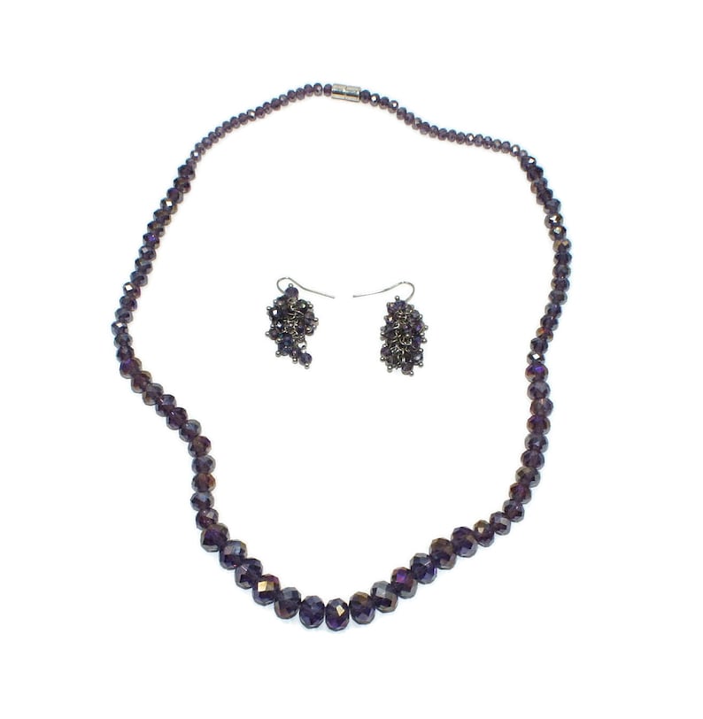 Vintage Purple Glass Faceted Graduated Bead 20 Inch Necklace with Magnetic Clasp and Matching Dangle Earrings with Hook Backs.