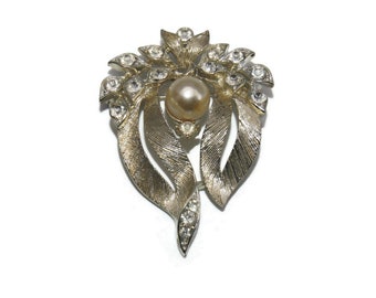 Vintage Lisner Textured Gold Tone, Faux Pearl and Rhinestones Brooch. Lisner Hallmark.