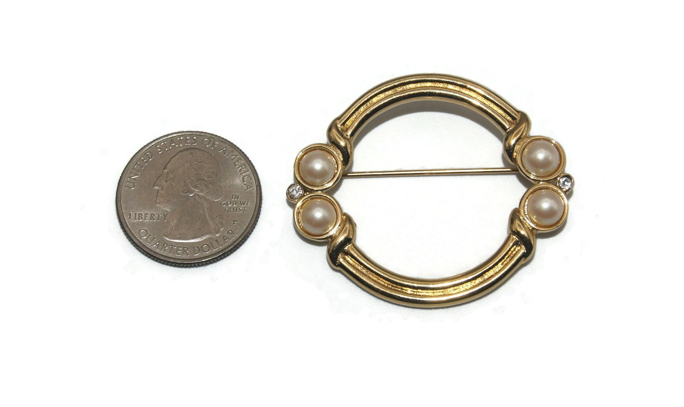 Broche Vintage Monet En Métal Doré Et Perle - Excellent état, Style Rétro