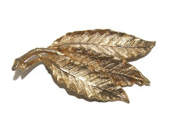 Vintage Textured Gold Tone 3 Leaf Brooch.