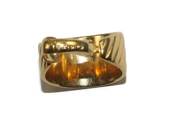 Vintage Trifari Gold Tone Ribbed Hoop Clip on Ear… - image 8