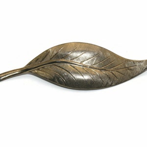 Vintage Textured Gold Tone Veined Leaf Brooch. Simple Beautiful Nature Theme.