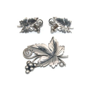 Leaves and Bunch of Grapes Vintage Damaso Gallegos Sterling Silver Brooch and Matching Screw Back Earrings. Sterling Taxco DG 925 Hallmark.