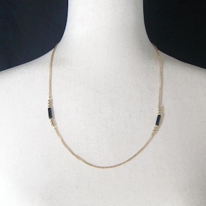 Collar de cuentas de tono dorado de Avon, collar de cuentas vintage de 24 pulgadas con cierre de anilla de resorte. Etiqueta con el sello distintivo de Avon, regalo para ella, ropa informal de negocios.