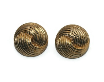Vintage Sarah Coventry Round Domed Gold Tone Clip on Earrings. Sarah Coventry Hallmark.