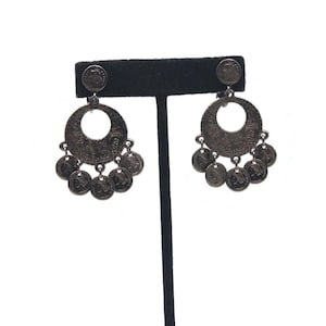 Vintage Faux British Coin Earrings, English Earrings, Faux Coin Dangles, Queen Elizabeth II Coin Clip On Earrings, Elizabeth Regina Coin.