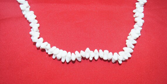 Vintage Trifari White Plastic Beaded 24 Inch Neck… - image 4