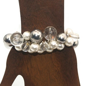 Vintage Silver Tone, Clear Plastic and Faux Pearls 8 Inch Elastic Beaded Bracelet.