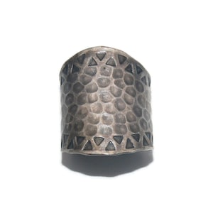Vintage Hammered Silver Tone Size 8 Open Cuff Ring.