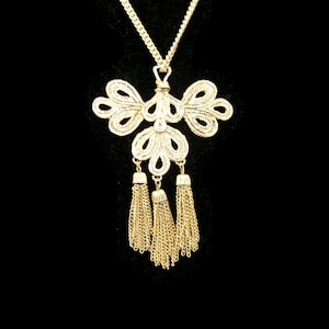 Large Vintage Gold Tone Fringed Pendant on 18 Inch Chain with Spring Ring Clasp.