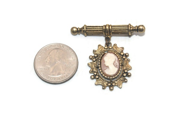 Vintage Gold Tone and Resin Cameo Dangle Brooch. - image 5