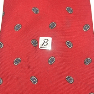 Vintage Swank Silver Tone Textured Square &quot;B&quot; Monogram Tie Tack met ketting. Swank-keurmerk.