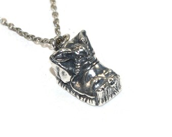 Vintage Sterling Silver Mouse in Bed Pendant on 18 Inch Chain with Spring Ring Clasp. Hallmarked P/D Sterling.