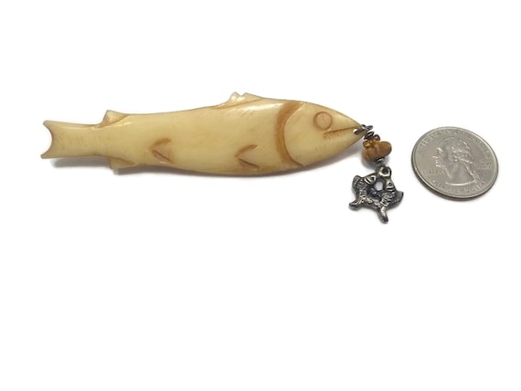 Vintage Folk Art Carved Bone Fish and Small Silve… - image 2