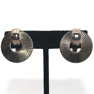 Vintage Ingenue Sterling Silver Round Modernist Clip su orecchini. Hallmarked Ingenue Sterling.