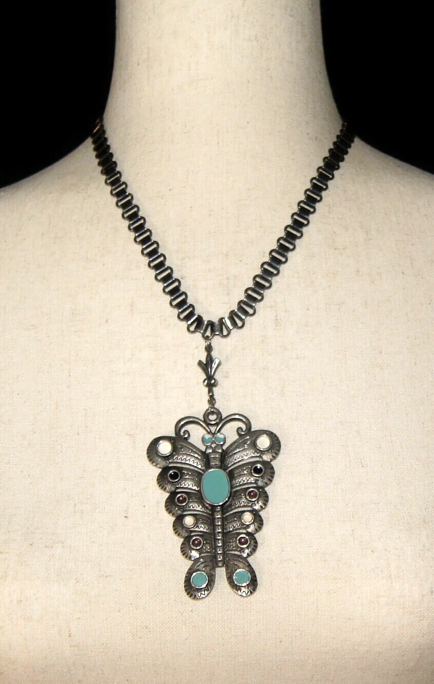 Collana Etnica Bohémien In Corde Intrecciate Con Perline Di Legno E Ciondolo Farfalla – Donna – Lunghezza Regolabile - 2