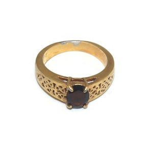 Vintage Gold Tone and Oval Faux Ruby Size 7 1/2 Statement Ring.
