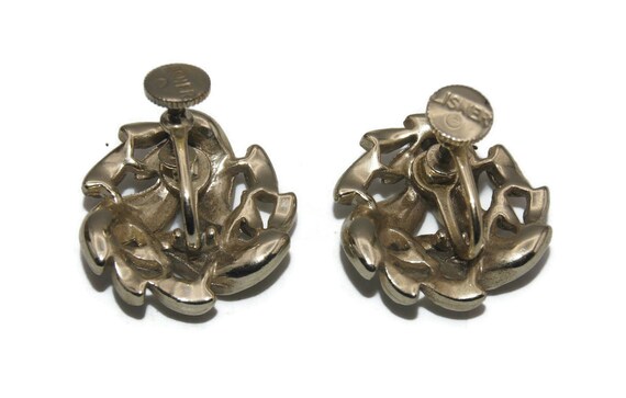 Vintage Lisner Gold Tone Leaves Screw Back Earrin… - image 6