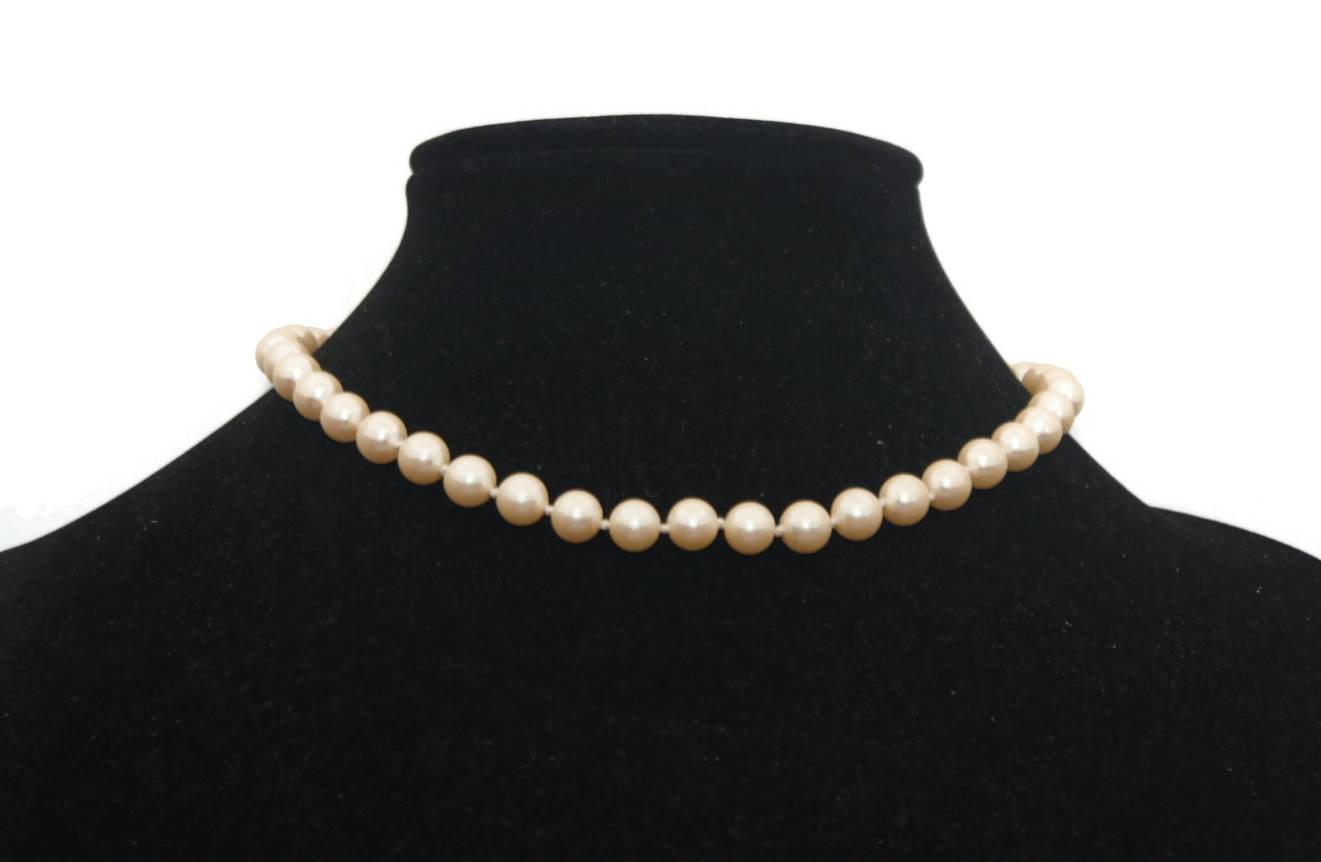 メッキ　アクセサリー　MONET パール Vintage Monet Gold Tone and Faux Pearls 16 Inch Necklace With