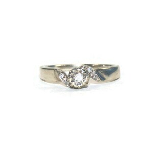 Vintage 9K Yellow Gold and .05 Carat Round Diamond with 4 Tiny Diamongs Size 6 Ring. Marked 375 DIA.