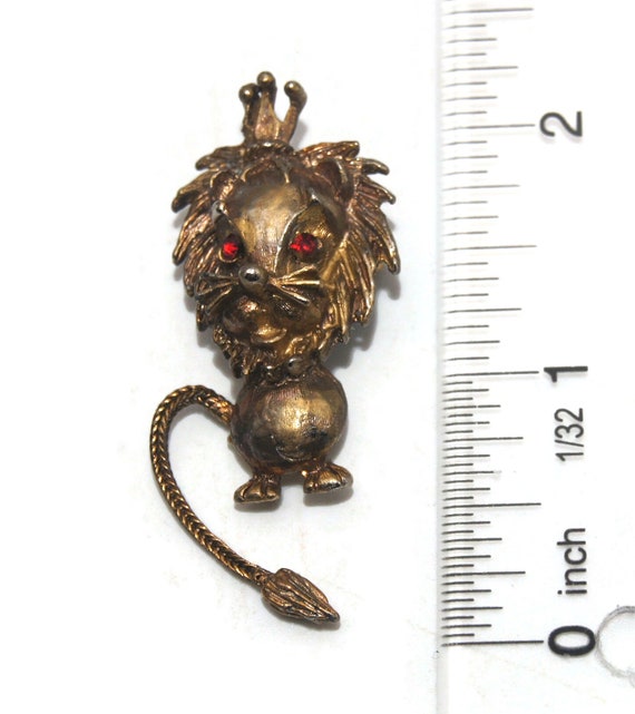 Vintage Gold Tone Lion with Crown, Red Rhinestone… - image 4