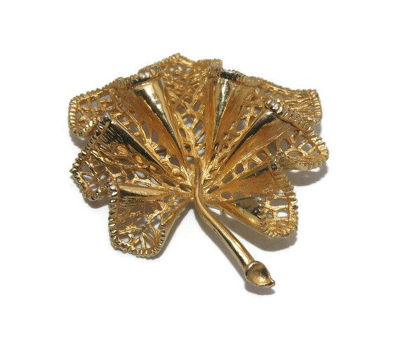 Large Vintage Gold Tone 3D Leaf Brooch. - image 1