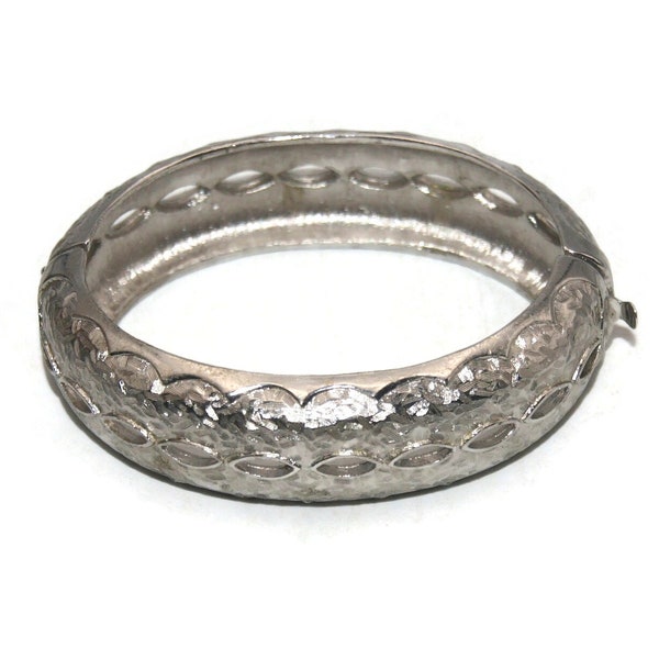 Vintage Marvella Silver Tone  6 1/4 Inch Hinged Bangle Bracelet with Hinged Clip Clasp. Marvella Hallmark.