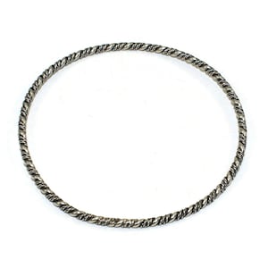Pulseira vintage fina torcida em prata esterlina de 8 polegadas.